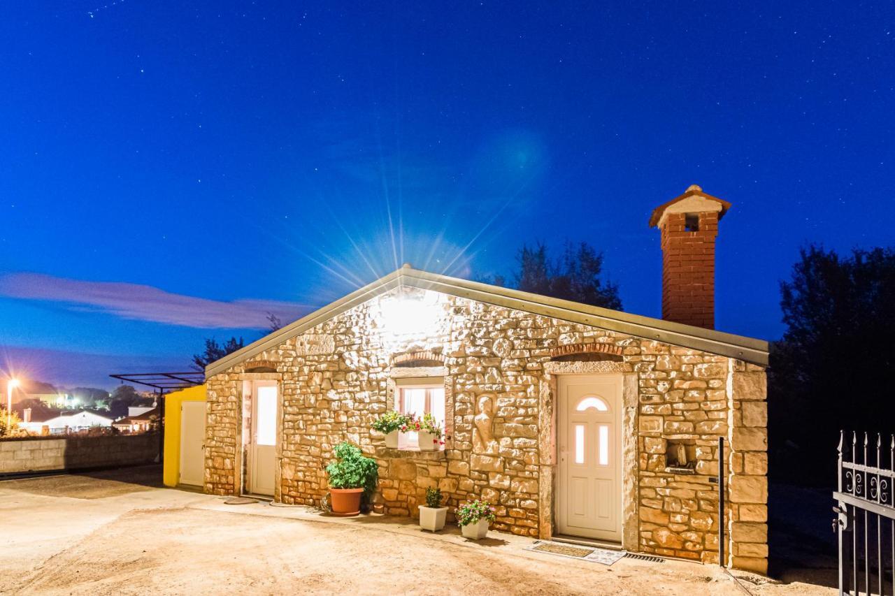 Lovely House Rovigno Esterno foto