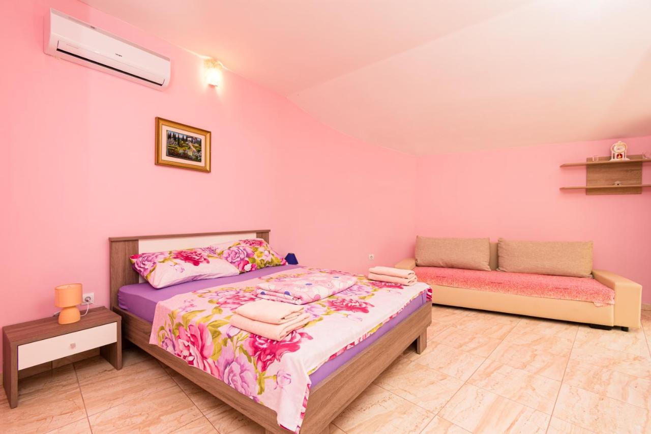Lovely House Rovigno Esterno foto