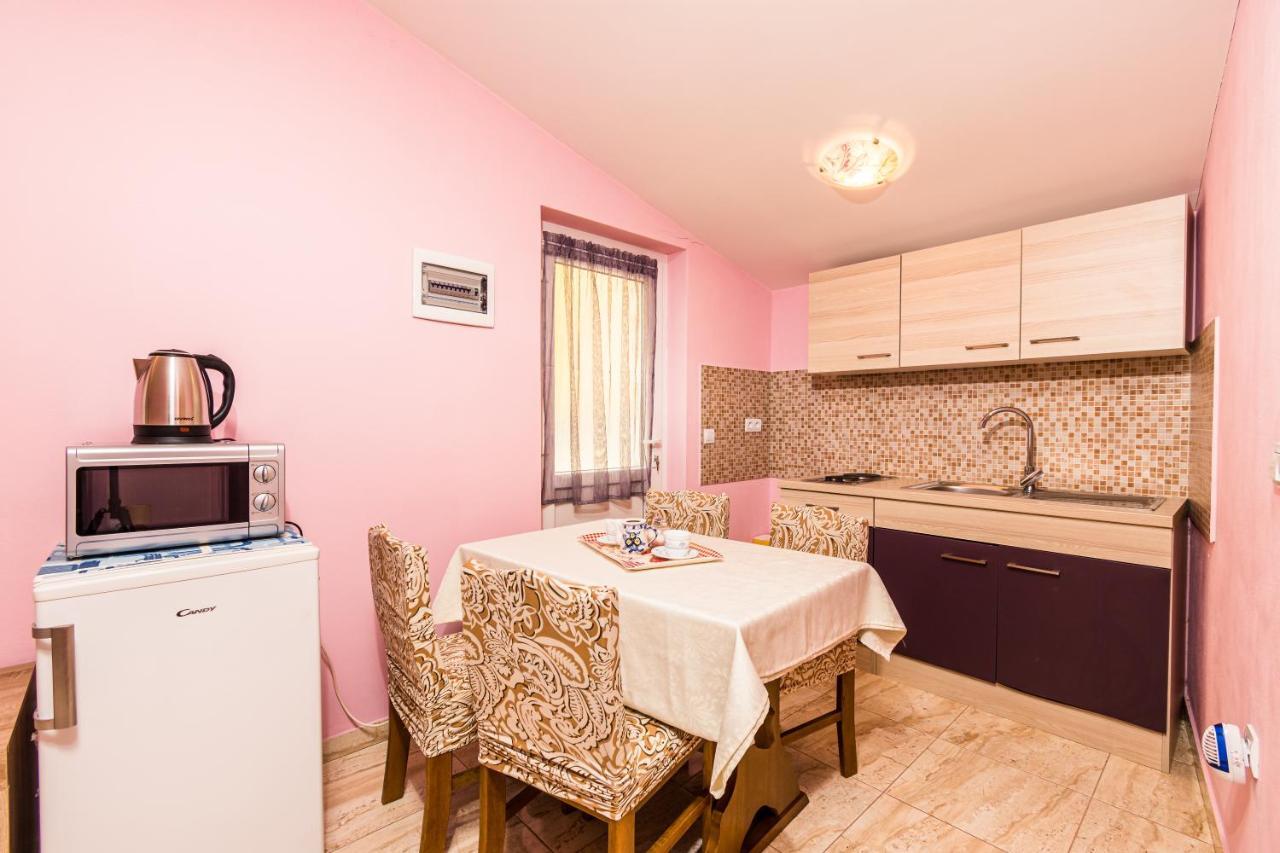 Lovely House Rovigno Esterno foto