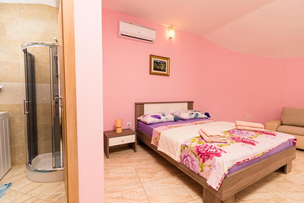 Lovely House Rovigno Esterno foto